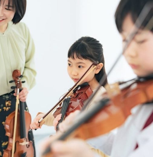 Asian,Children,Playing,The,Violin.,Music,Classroom.